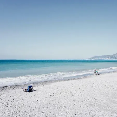 Apartment Angelina Homes I Casa Glicine I 5 Minuti A Piedi Dalle Spiagge I Giardino I Parcheggio Privato Vallecrosia