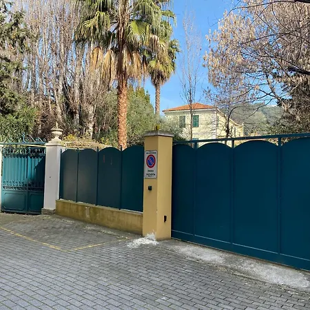 Angelina Homes I Casa Glicine I 5 Minuti A Piedi Dalle Spiagge I Giardino I Parcheggio Privato Lägenhet Vallecrosia